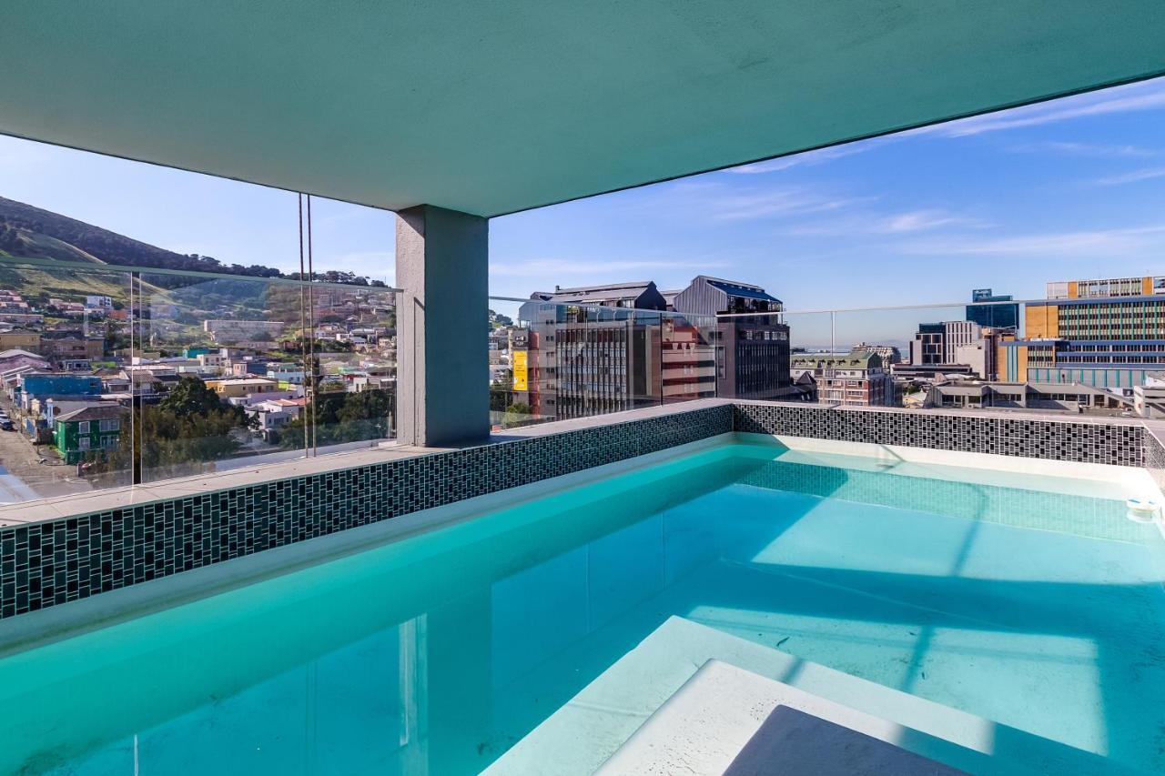 Backup-powered Luxury View Retreat *